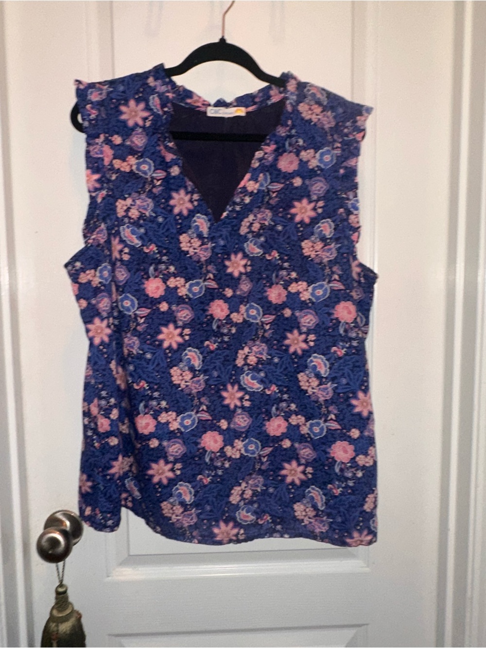 C&C California Navy Blue Floral V-Neck Sleeveless Camisole